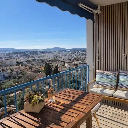 Breathtaking Sea View - Bright 2-bedroom With Balcony