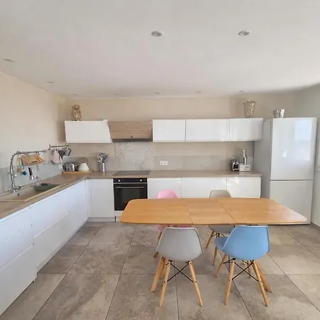Apartamento Breathtaking Sea View - Bright 2-bedroom With Balcony Tolón